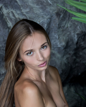 Reesa Steffi In The Cave