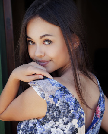 Li Moon Enjoys The Spring