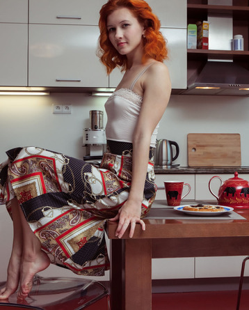 Beautiful Redhead Babe Ambre Spreading Her Pussy In The Kitchen