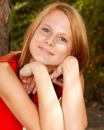 Young And Busty Amateur Babe Maturbates In The Forest