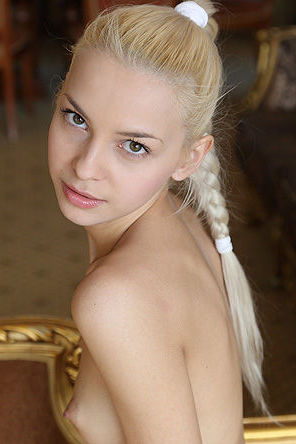 Perky blond nude teen